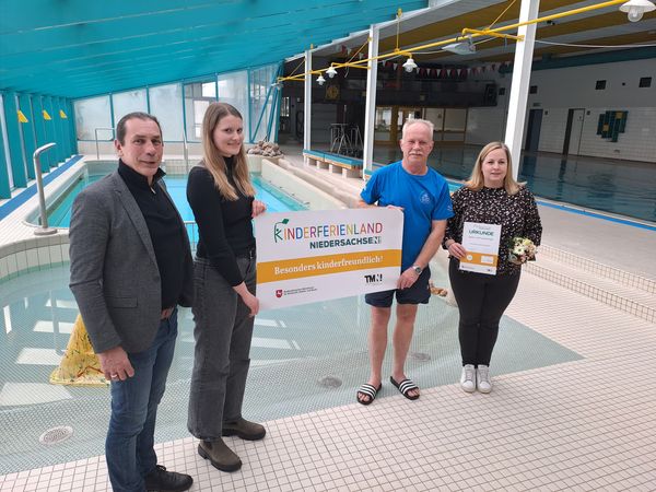 Verleihung im Hallenbad