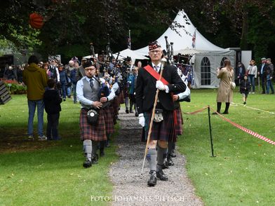 Dudelsackspieler beim British Weekend auf Rittergut Remeringhausen.