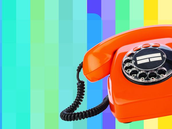 Plakat der Ausstellung mit einem Drehscheibentelefon