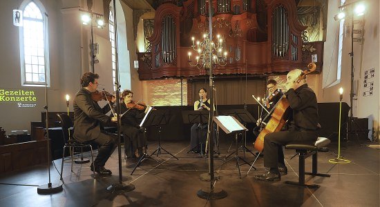 Sharon Kam und Streichquartett, © Karlheinz Krämer