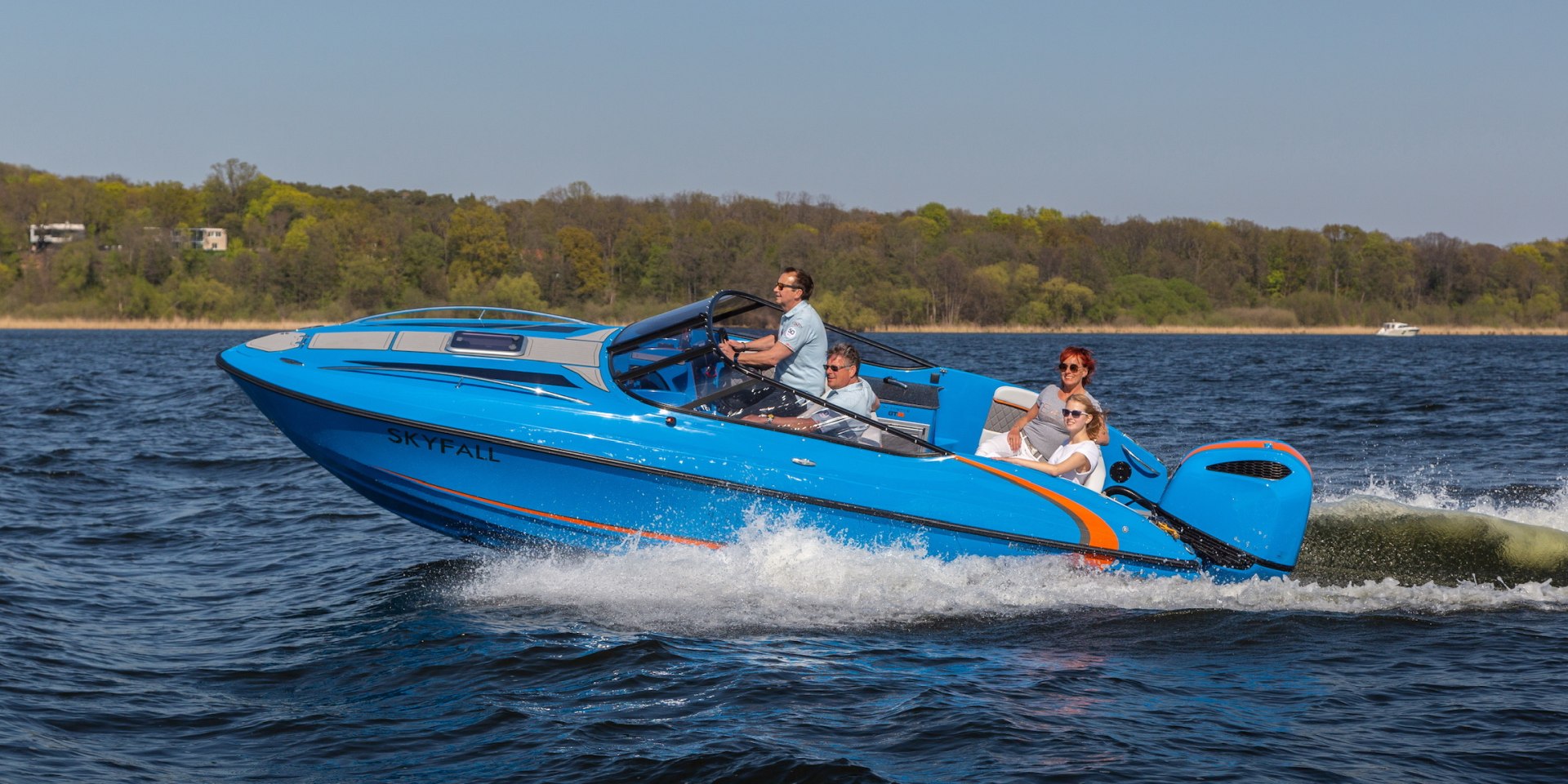 Neues touristisches Angebot: Die Mittelweser mit dem Sportboot erkunden – mit oder ohne Skipper., © Rex Schober