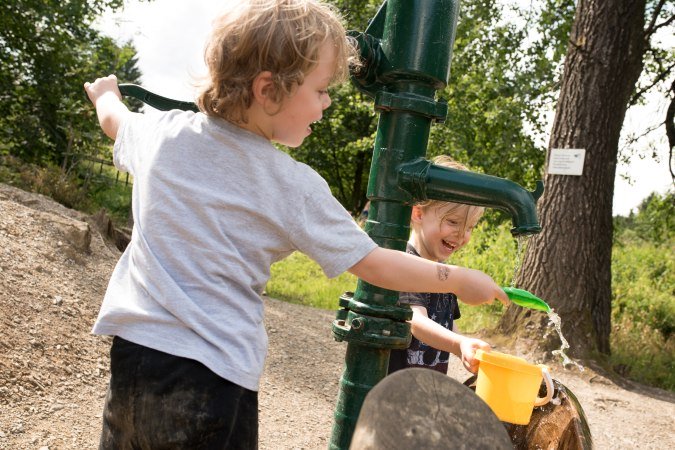 Kinder am WasserErlebnisPfad