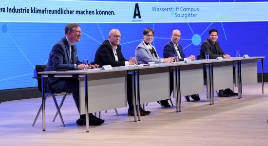 Pressekonferenz in der Autostadt v.l.n.r.: Armin Maus, Prof. Dr.-Ing. Christoph Herrmann, Dr. Ulrike Witt, Michael Gensicke und Thomas Ahlswede-Brech, © Matthias Leitzke