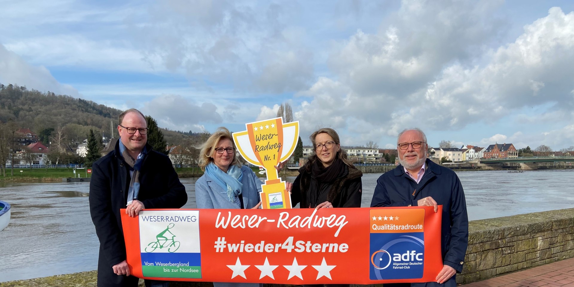 Große Freude am Weser-Radweg    , © Weserbergland Tourismus e.V