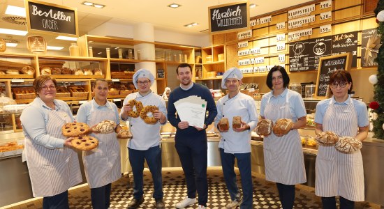 Das Team der Brot-Manufaktur „Das Brot.“ präsentiert die ausgezeichneten Brote, © Leitzke, Matthias