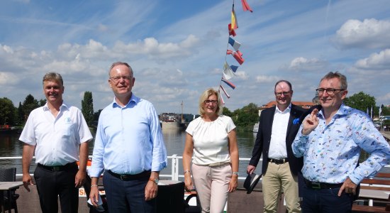 Auf einer zweistündigen Rund-Schifffahrt traf der Ministerpräsident auf heimische Bundes- sowie Landespolitiker und Touristiker, © FlotteWeser