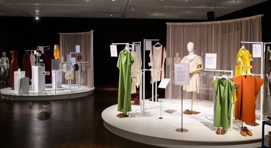 Einblicke in die Ausstellung „Dressed – Rom Macht Mode“, © Varusschlacht im Osnabrücker Land, Foto: Hermann Pentermann