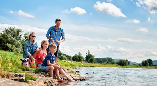 Familie an der Weser in Emmerthal, © DZT/Jens Wegener Familie an der Weser in Emmerthal, © DZT/Jens Wegener