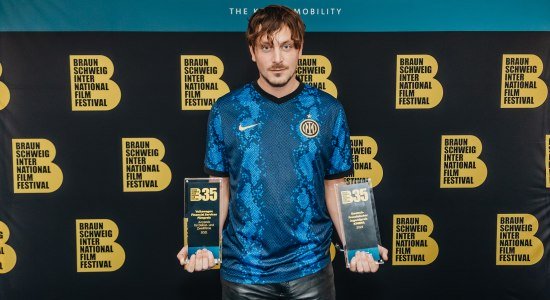 Regisseur Giovanni Aloi bei der Preisverleihung des 35. BIFFs 2021, © Andreas Rudolph Regisseur Giovanni Aloi bei der Preisverleihung des 35. BIFFs 2021, © Andreas Rudolph