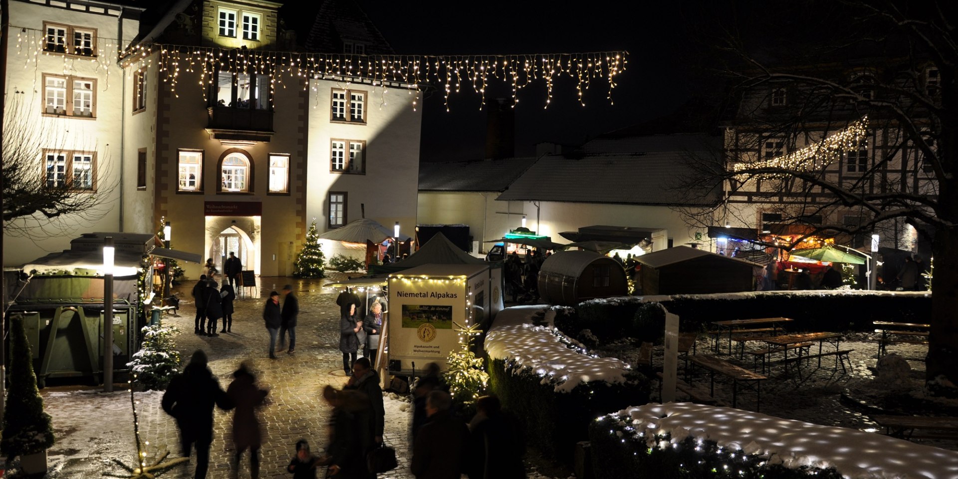 Der Weihnachtsmarkt auf Schloss Fürstenberg, © Solling-Vogler-Region im Weserbergland e.V. Der Weihnachtsmarkt auf Schloss Fürstenberg, © Solling-Vogler-Region im Weserbergland e.V.