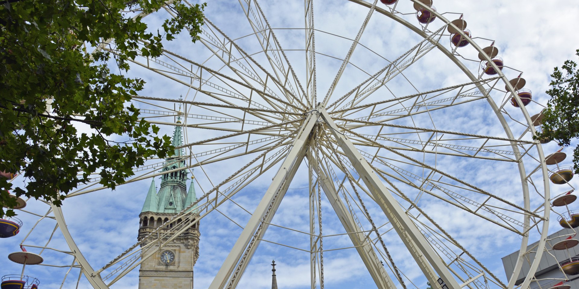 Hoch hinaus geht es beim stadtsommervergnügen vom 19. August bis zum 14. September unter anderem auf dem Riesenrad in der Braunschweiger Innenstadt., © Braunschweig Stadtmarketing GmbH