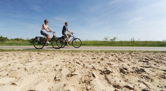 Radfahren in Nordenham, © Touristikgemeinschaft Wesermarsch Radfahren in Nordenham, © Touristikgemeinschaft Wesermarsch