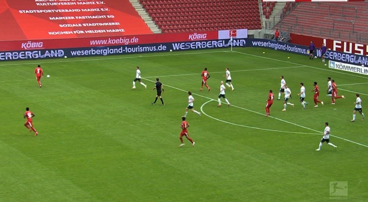 Bandenwerbung für das Weserbergland in der Fußball-Bundesliga, © Weserbergland Tourismus e.V.