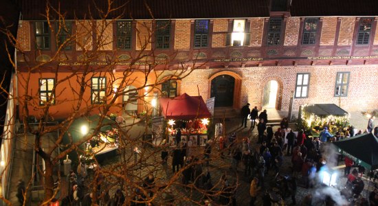 Blick vom turm auf die kleine Bleckeder Schloss Weihnacht, © Biosphaerium Elbtalaue GmbH Blick vom turm auf die kleine Bleckeder Schloss Weihnacht, © Biosphaerium Elbtalaue GmbH