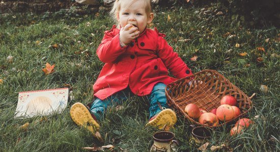 Kind mit Apfel, © pixabay Kind mit Apfel, © pixabay