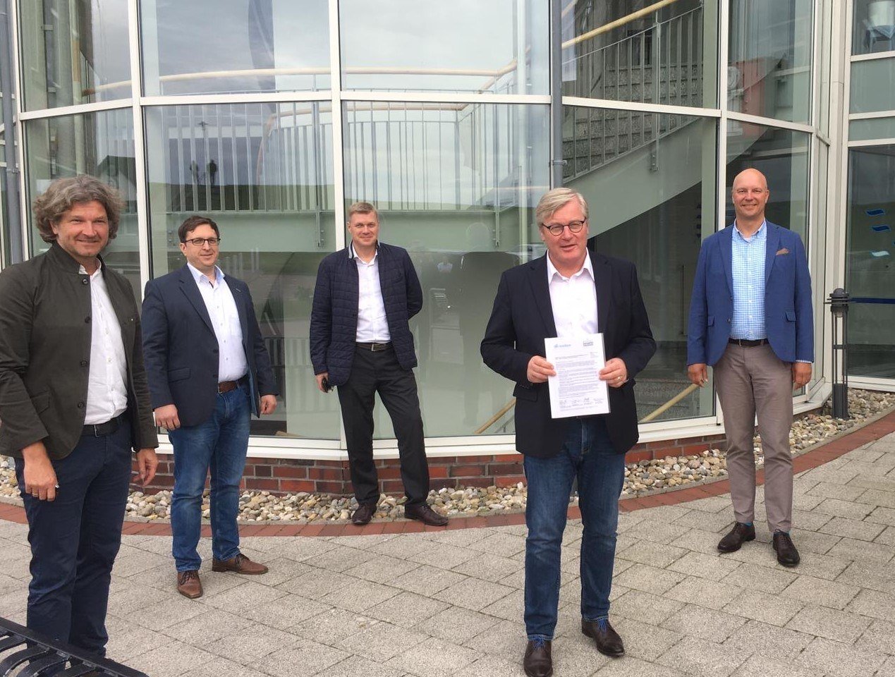 Übergabe des Positionspapiers, © Ostfriesische Inseln GmbH Übergabe des Positionspapiers, © Ostfriesische Inseln GmbH