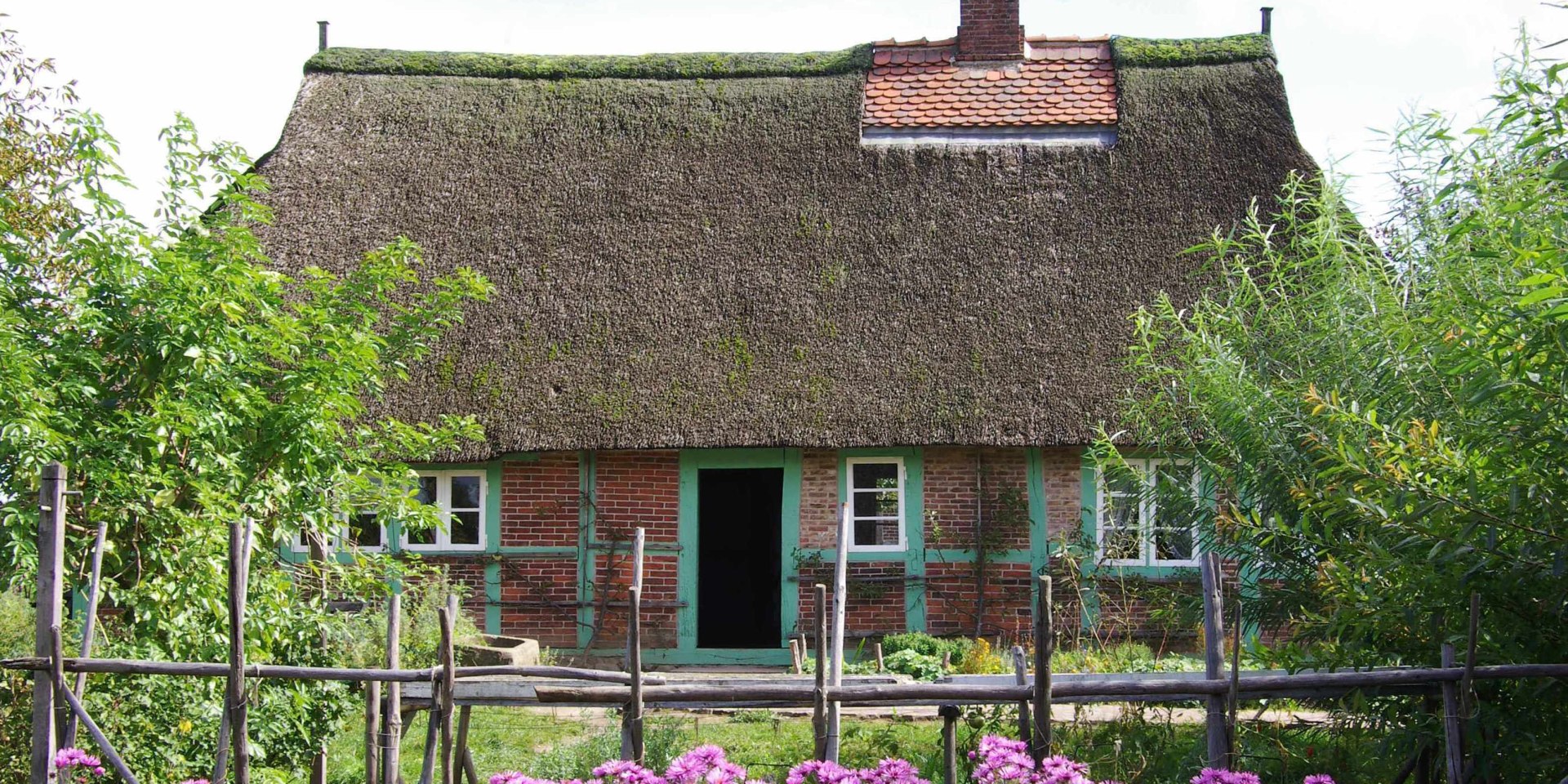 Gärten und historische Häuser im Freilichtmuseum am Kiekeberg - Fischerhaus aus Drage, © FLMK