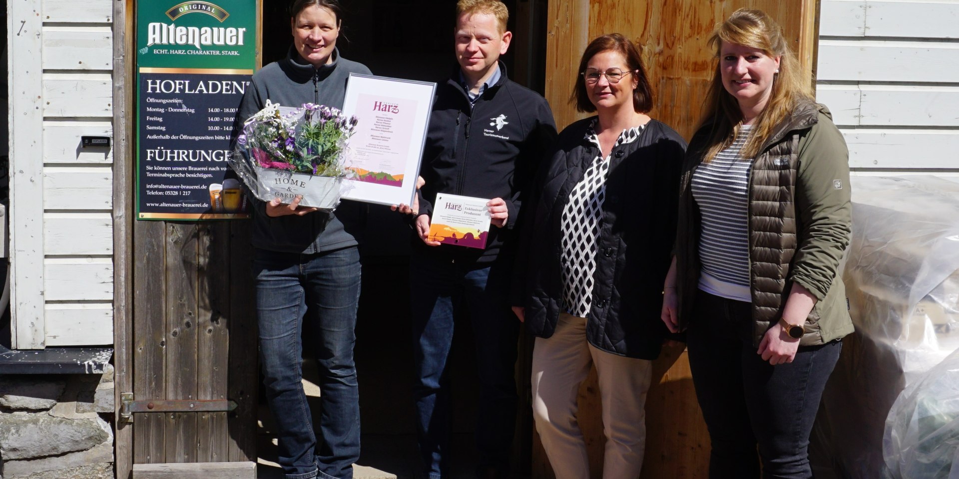 Steffi Kilian (Altenauer Brauerei), Andreas Lehmberg (HTV) sowie Andrea Beherzig und Katharina Dundler (KBG und Glücksburg Consulting) freuen sich über die erneute Auszeichnung der Altenauer Biere., © HTV