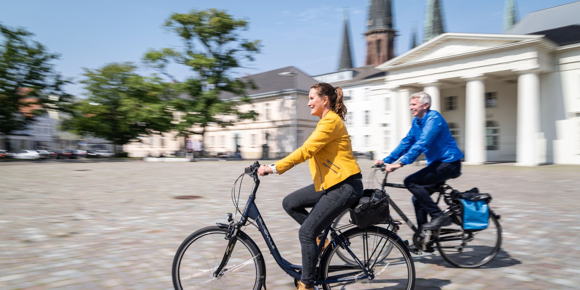 Radfahrende auf dem Schlossplatz, © OTM / Mario Dirks