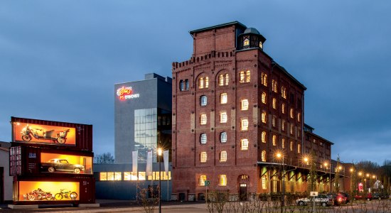 Außenaufnahme des PS.SPEICHER am Abend, © Kulturstiftung Kornhaus / Spieker Fotografie Außenaufnahme des PS.SPEICHER am Abend, © Kulturstiftung Kornhaus / Spieker Fotografie