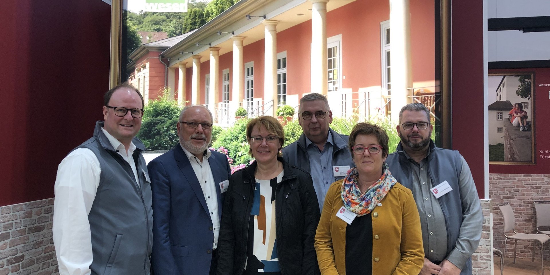 Martin Fahrland (Geschäftsführer Mittelweser-Touristik GmbH), Andreas Manz (Landkreis Hameln-Pyrmont), Landwirtschaftsministerin Barbara Otte-Kinast, Edgar Bäkermann (Amt für regionale Landesentwicklung Hildesheim), Bettina Remmert (Landkreis Hameln-Pyrmont), Karsten Bädecker (Amt für regionale Landesentwicklung Leine/Weser), © Mittelweser Touristik GmbH
