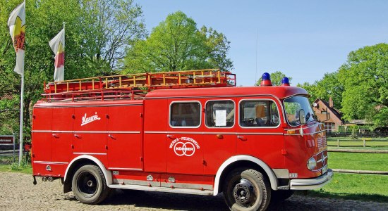 Feuerwehrwagen auf dem Gelände des Feuerwehrmuseums Marxen, © FLMK