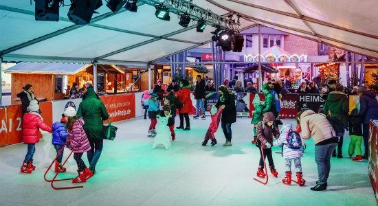 Wintermarkt mit Schlittschuhzauber in Wolfsburg, © Janina Snatzke