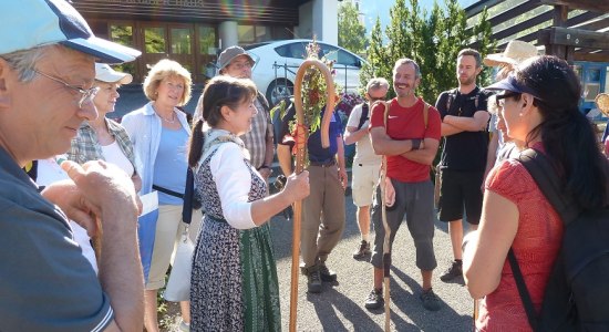 Eine Pilgergruppe ist auf der Via Romea Germanica unterwegs, einem „Weg der Begegnungen“, © Förderverein „Romweg – Abt Albert von Stade“ e.V. Eine Pilgergruppe ist auf der Via Romea Germanica unterwegs, einem „Weg der Begegnungen“, © Förderverein „Romweg – Abt Albert von Stade“ e.V.