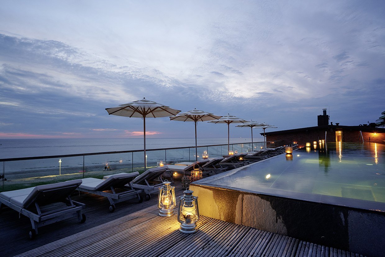 Seesteg_Rooftop Pool Sunset, © Carsten Heidmann Seesteg_Rooftop Pool Sunset, © Carsten Heidmann