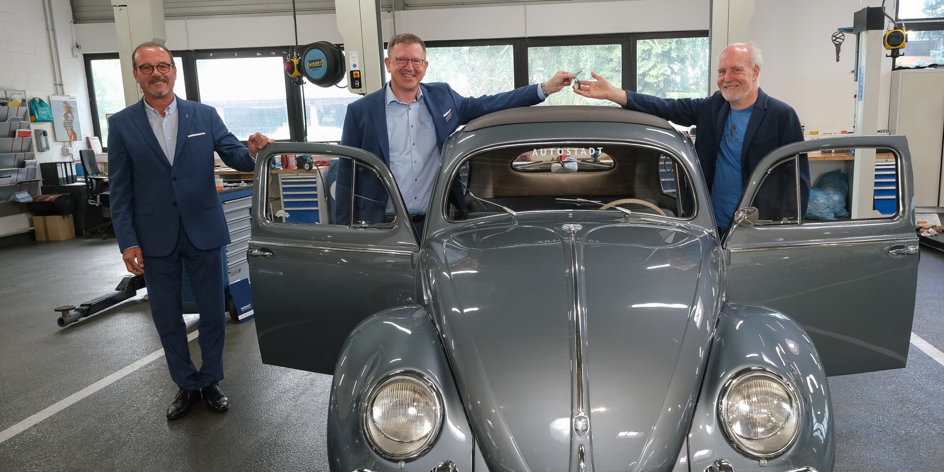 V.l.n.r.: Andreas Hornig, technischer Leiter ZeitHaus, Armin Maus, Vorsitzender der Geschäftsführung der Autostadt, und Bernd Strebe, Redakteur der Hannoverschen Allgemeinen Zeitung, © Tim Schaarschmidt