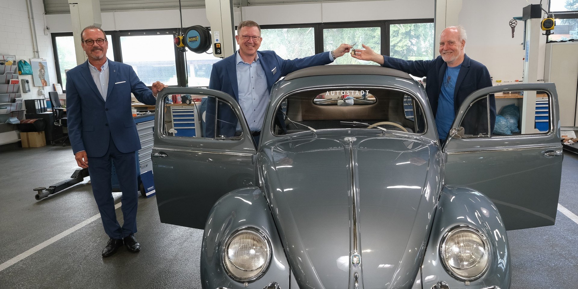 V.l.n.r.: Andreas Hornig, technischer Leiter ZeitHaus, Armin Maus, Vorsitzender der Geschäftsführung der Autostadt, und Bernd Strebe, Redakteur der Hannoverschen Allgemeinen Zeitung, © Tim Schaarschmidt V.l.n.r.: Andreas Hornig, technischer Leiter ZeitHaus, Armin Maus, Vorsitzender der Geschäftsführung der Autostadt, und Bernd Strebe, Redakteur der Hannoverschen Allgemeinen Zeitung, © Tim Schaarschmidt