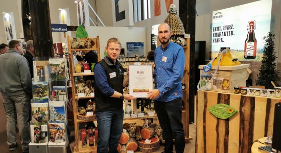 Auszeichnung auf der Grünen Woche - Honig von Koppelin, © Harzer Tourismusverband e.V. Auszeichnung auf der Grünen Woche - Honig von Koppelin, © Harzer Tourismusverband e.V.