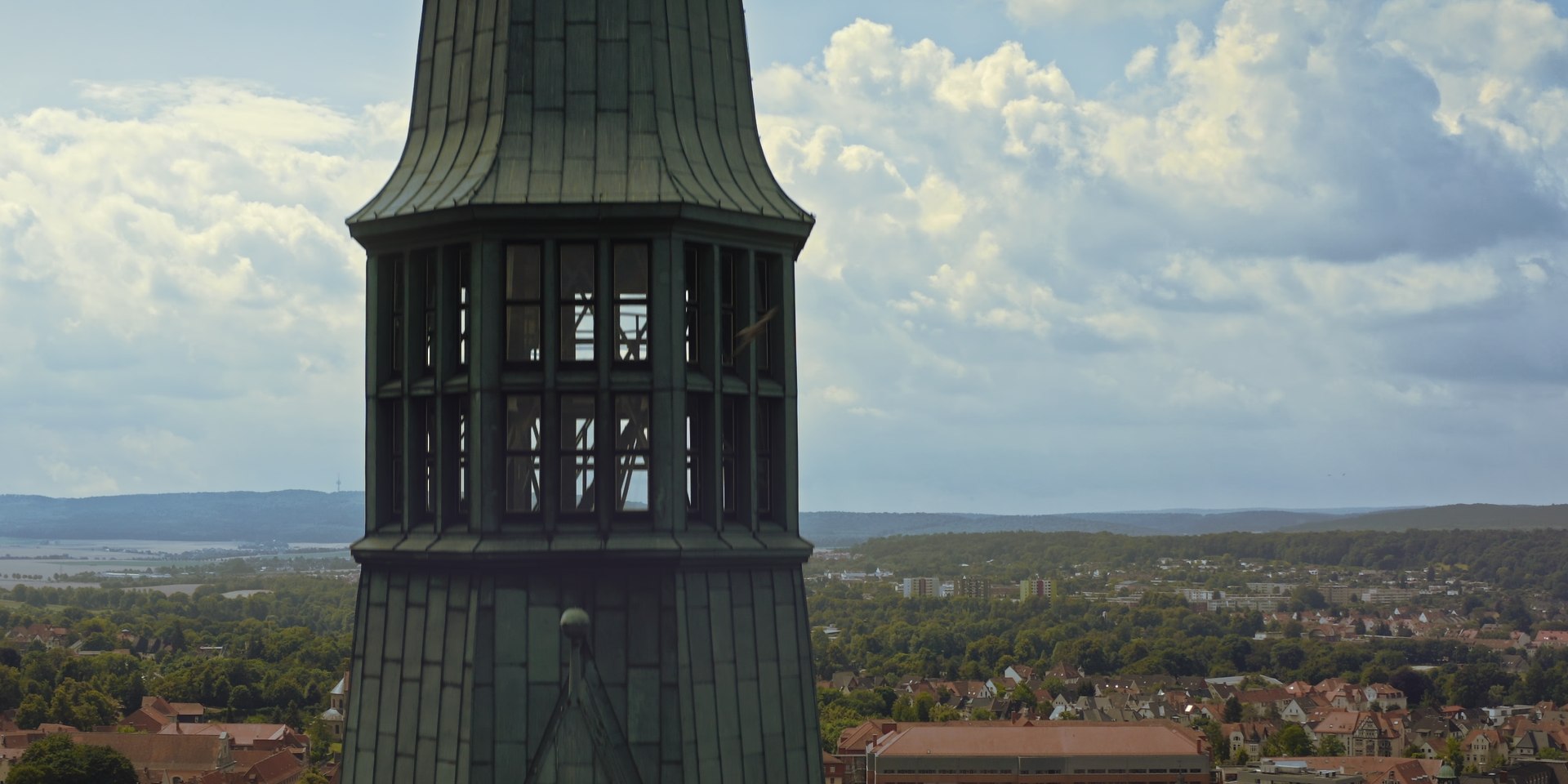 Der St.-Andreas-Kirchturm bietet einen imposanten Rundumblick über die Stadt und die Region., © Hildesheim Marketing GmbH