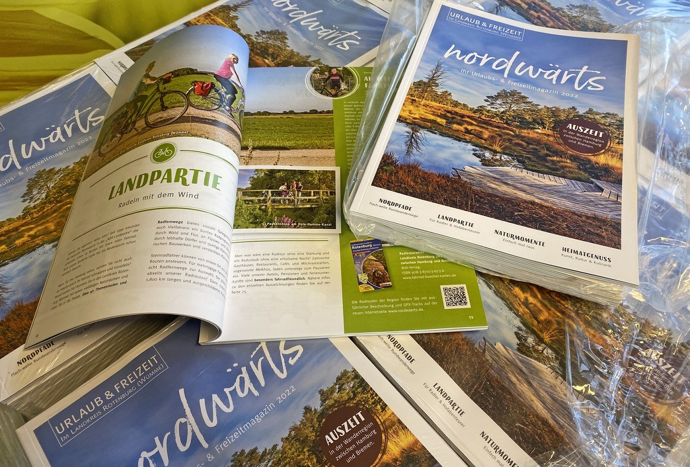 Das neue URLAUBs &amp; FREIZEITmagazin nordwärts 2022 für den Landkreis Rotenburg (Wümme), © Touristikverband Landkreis Rotenburg