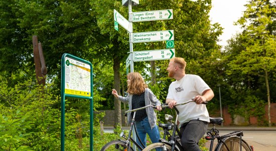 Die Knotenpunktbeschilderung erleichtert die Orientierung bei Radtouren., © Grafschaft Bentheim Tourismus