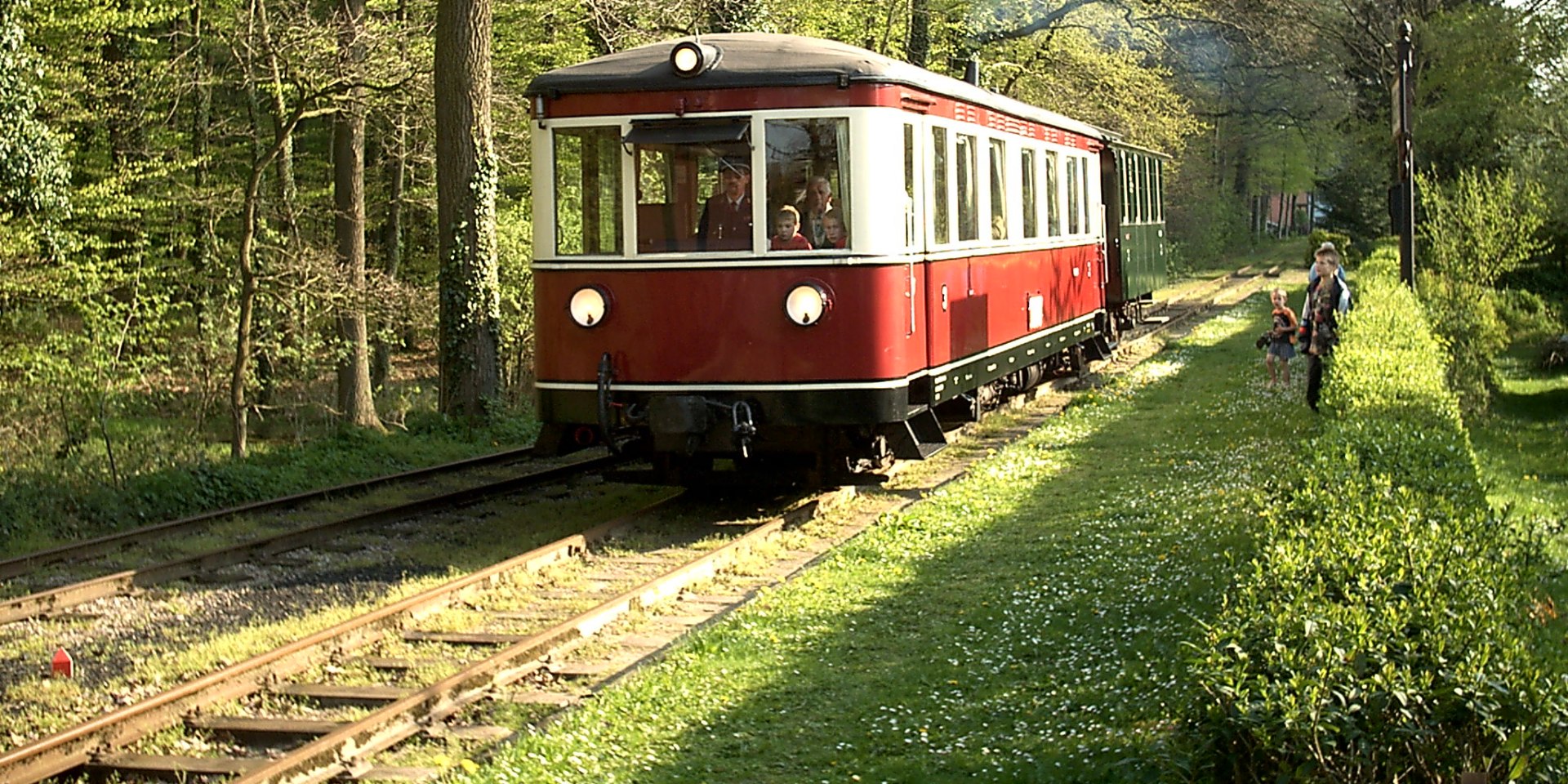 Mit ihrem historischen Triebwagen T44 führt die Museums-Eisenbahn ihre beliebten Osterfahrten durch. Die einzelnen Fahrten führen bis nach Heiligenberg., © M.Thies 