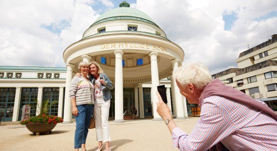 Ausflug zum Brunnenplatz mit Hylligen Born in Bad Pyrmont, © Weserbergland Tourismus e.V. Ausflug zum Brunnenplatz mit Hylligen Born in Bad Pyrmont, © Weserbergland Tourismus e.V.