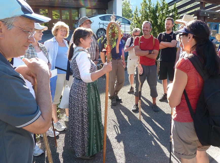 Eine Pilgergruppe ist auf der Via Romea Germanica unterwegs, einem „Weg der Begegnungen“, © Förderverein „Romweg – Abt Albert von Stade“ e.V. 