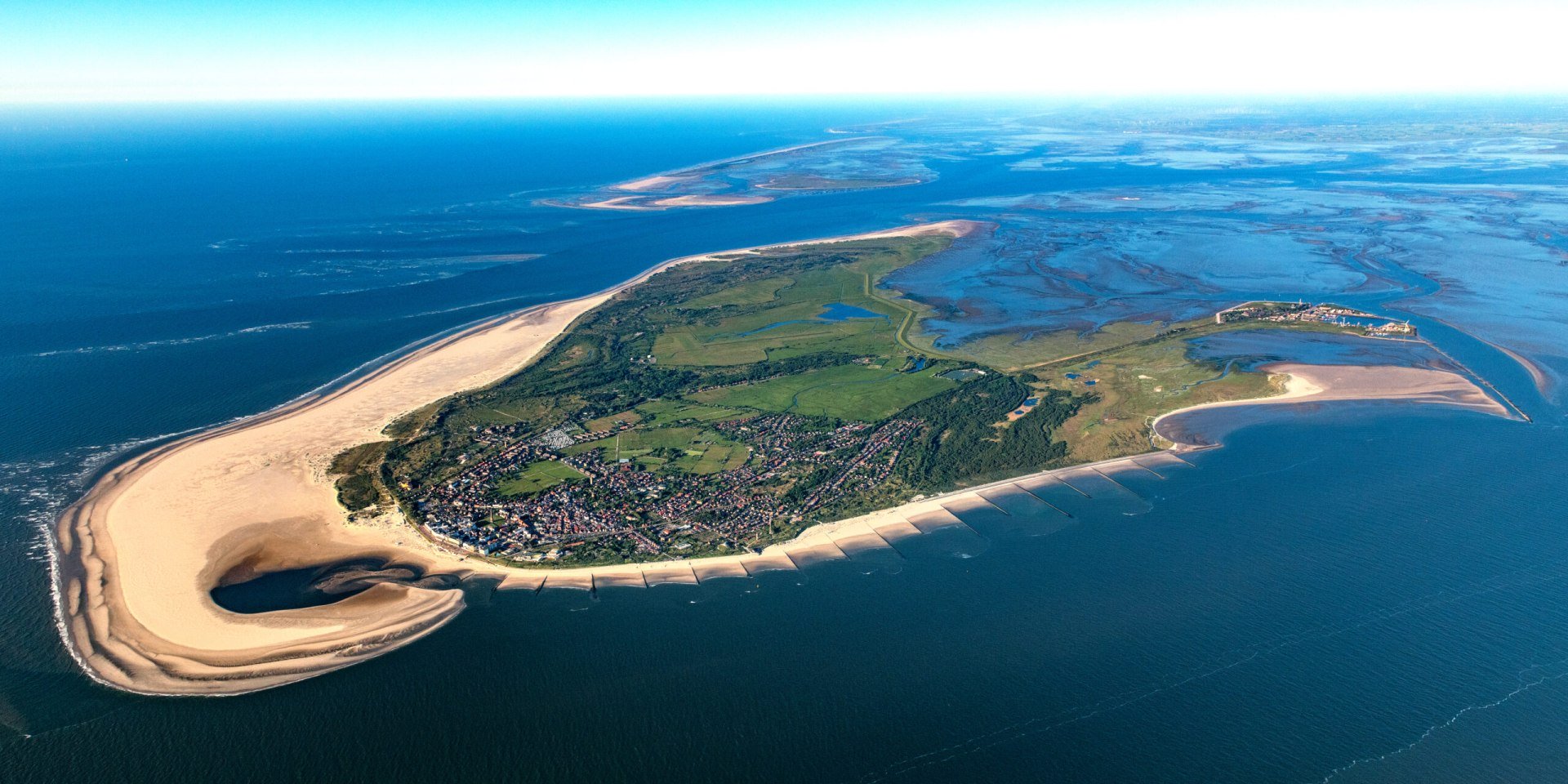 Die Nordseeinsel Borkum aus der Luft, © euroluftbild.de/Martin Elsen