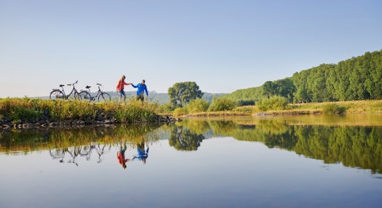 Paar macht Pause an der Weser, © DZT/Jens Wegener Paar macht Pause an der Weser, © DZT/Jens Wegener