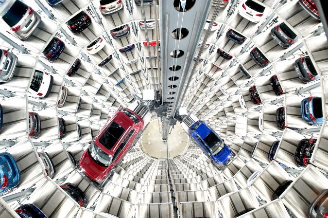 Autoturm in der Autostadt in Wolfsburg