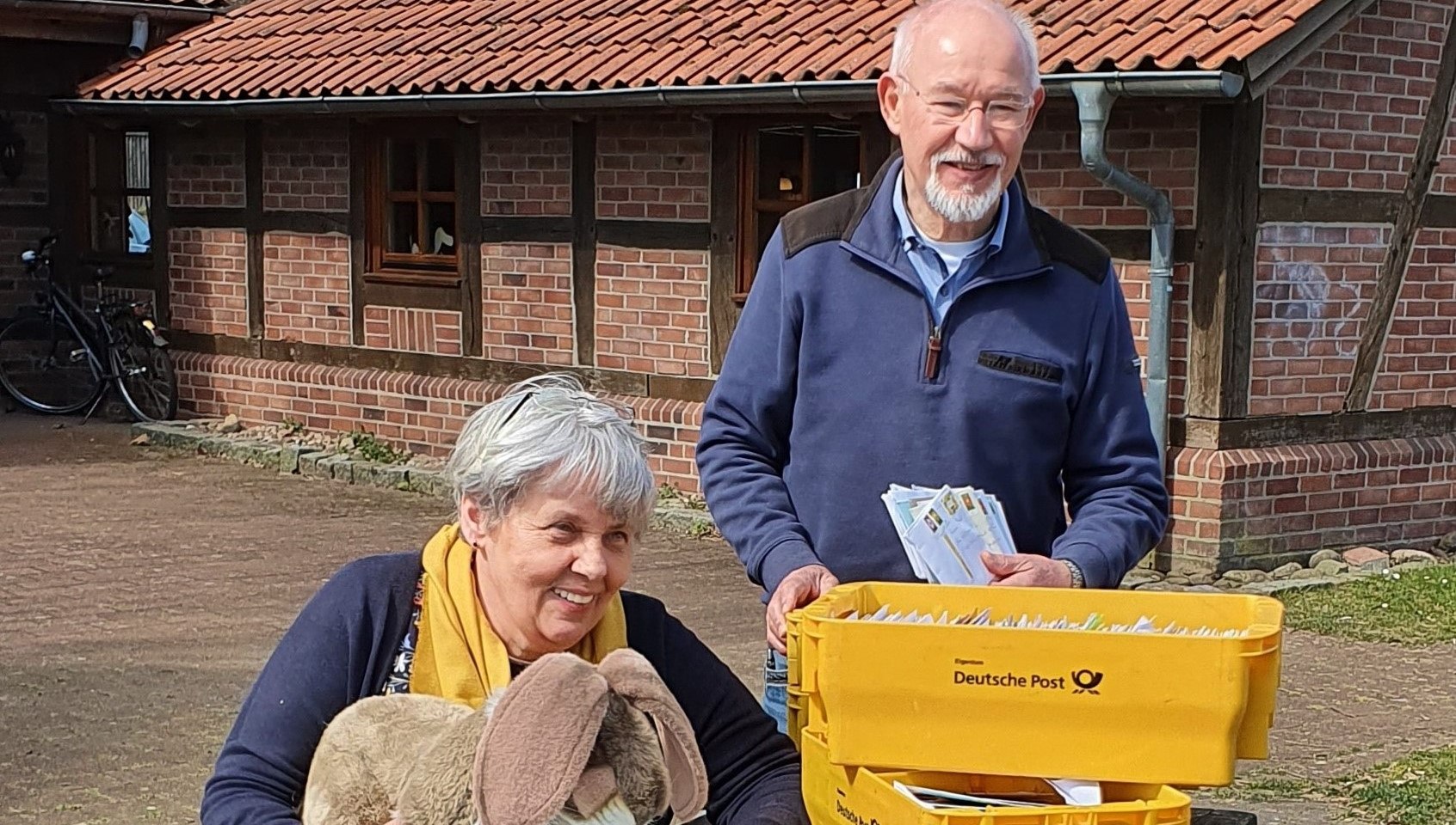 Osterhase beantwortet 59.000 Briefe aus aller Welt, © Doris Kröger und Hans-Hermann Dunker: Deutsche Post