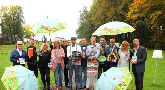 Das Team der Touristik-Service am Meer freut sich mit den zahlreichen Veranstaltern und Organisatoren auf ein tolles Programm in der Vorweihnachtszeit., © Wiebke Martens