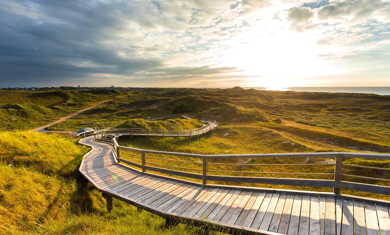 Bohlenweg durch die Dünen auf Norderney, © Janis Meyer