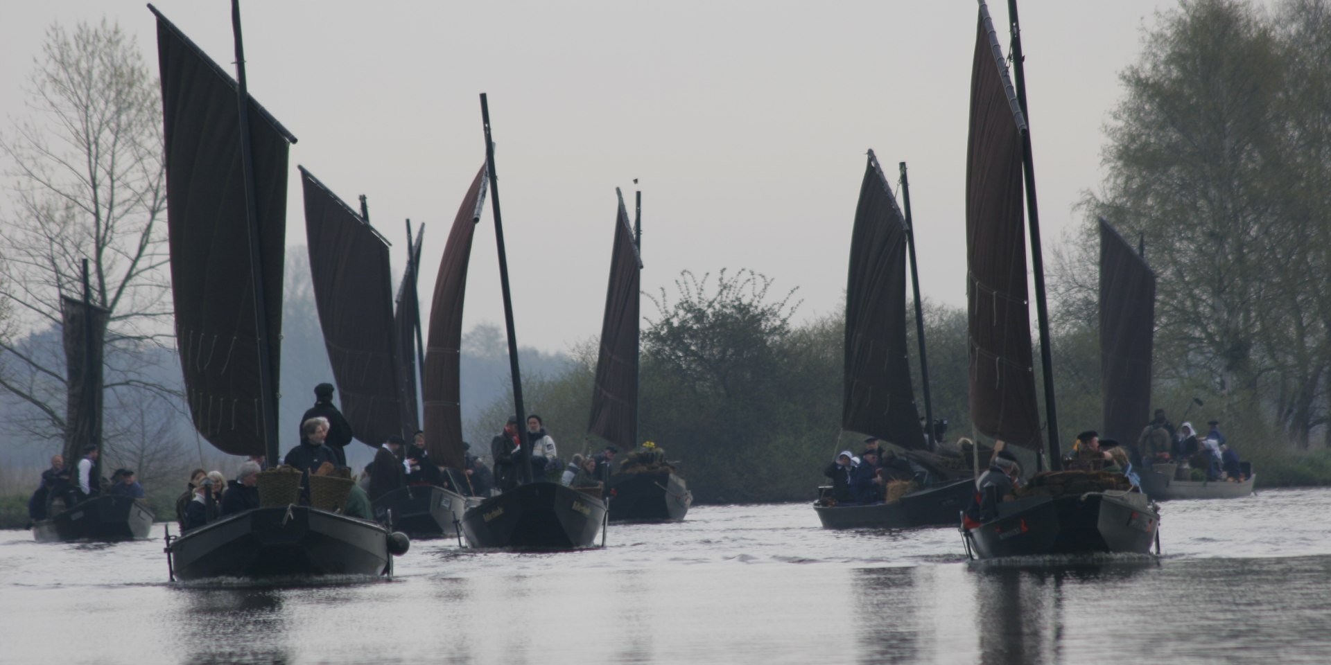 Torfkahnarmada, © Touristikagentur Teufelsmoor-Worpswede Unterwasser e.V./KarstenSchöpfer