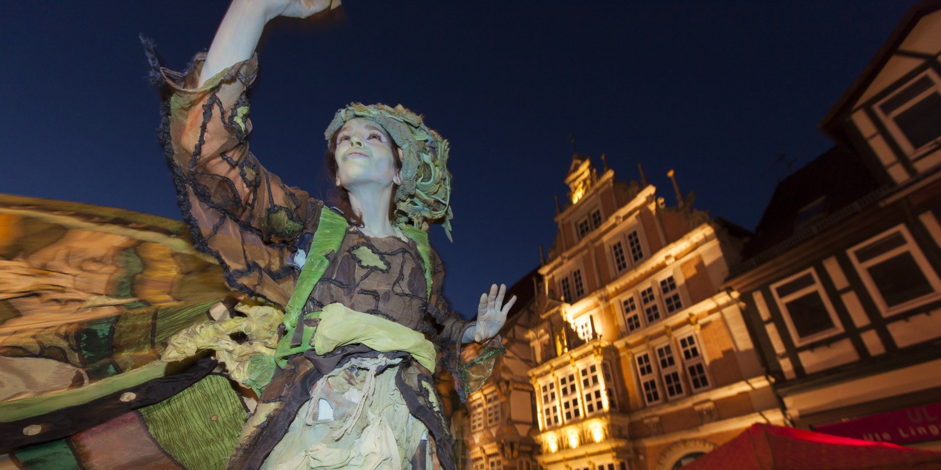  Frau auf der Großveranstaltung Mystica Hamelon 