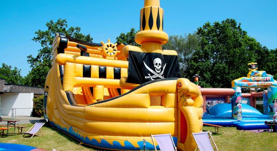 Das PIRATEN-KINDERLAND , © OMK MEDIA 