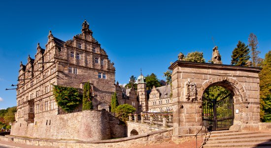 Blick von Kirche auf Schloss, © Schloss Hämelschenburg