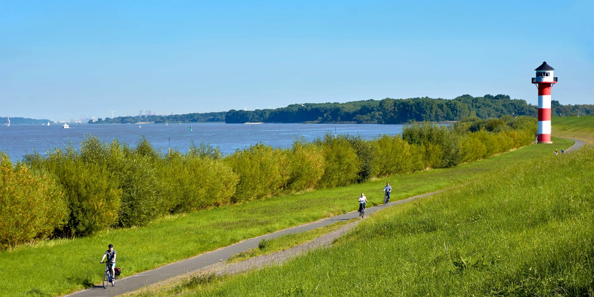 Deich Radfahrer TV LK Stade, © Tourismusverband Landkreis Stade / Elbe e. V.