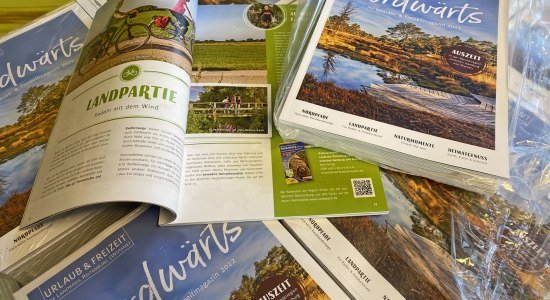 Das neue URLAUBs &amp; FREIZEITmagazin nordwärts 2022 für den Landkreis Rotenburg (Wümme), © Touristikverband Landkreis Rotenburg